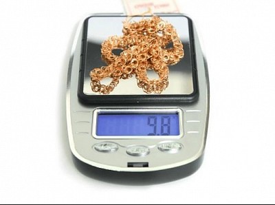 Professional weighing of gold using calibrated precision scales