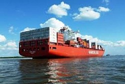 Cargo vessel transport supporting international gold trade routes